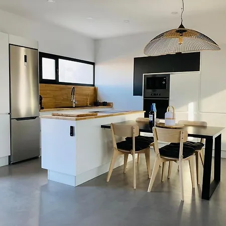 Villa Tempo Stylish 3 Bedroom With Pool Lajares