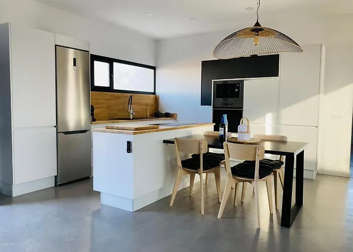 וילה Tempo Stylish 3 Bedroom With Pool לאחארס